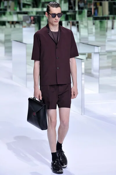 Look 10